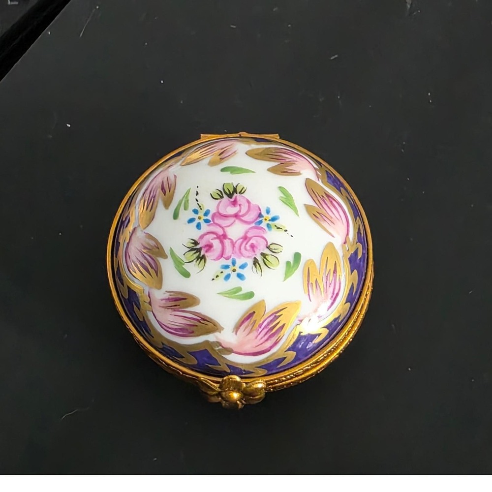 Limoges France Peint Main Porcelain Floral Trinket Pill Box Signed Vanity Gold